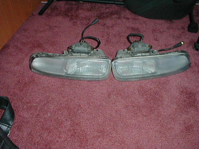 This is after a mild scrub & polish of each of them... I hate having yellowed plastic headlamp lenses. It didn't make a whole lot of difference, but I didn't feel like taking that whole task on today.